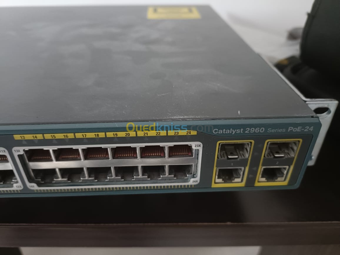 Cisco catalyst 2960 series 24 ports 10-100