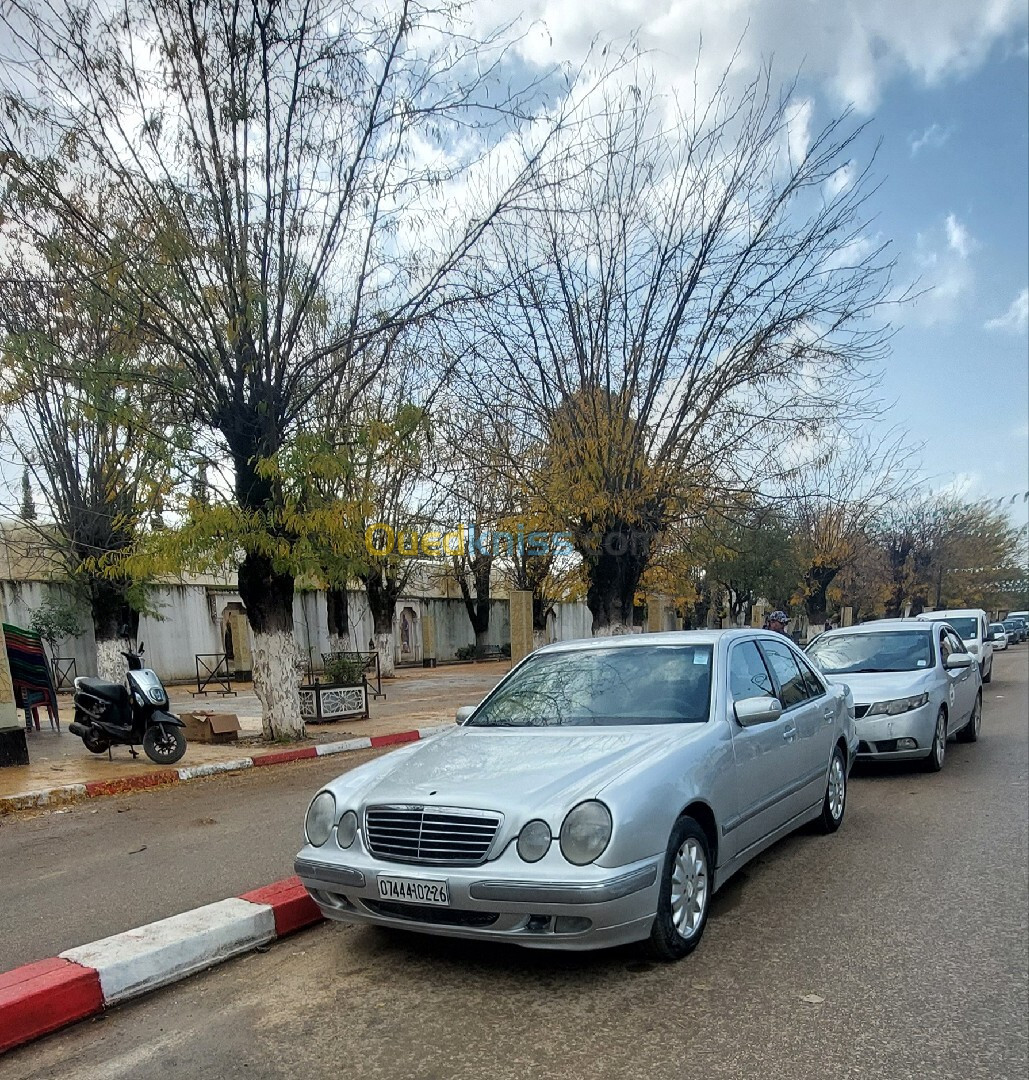 Mercedes Classe E 2002 4 phares