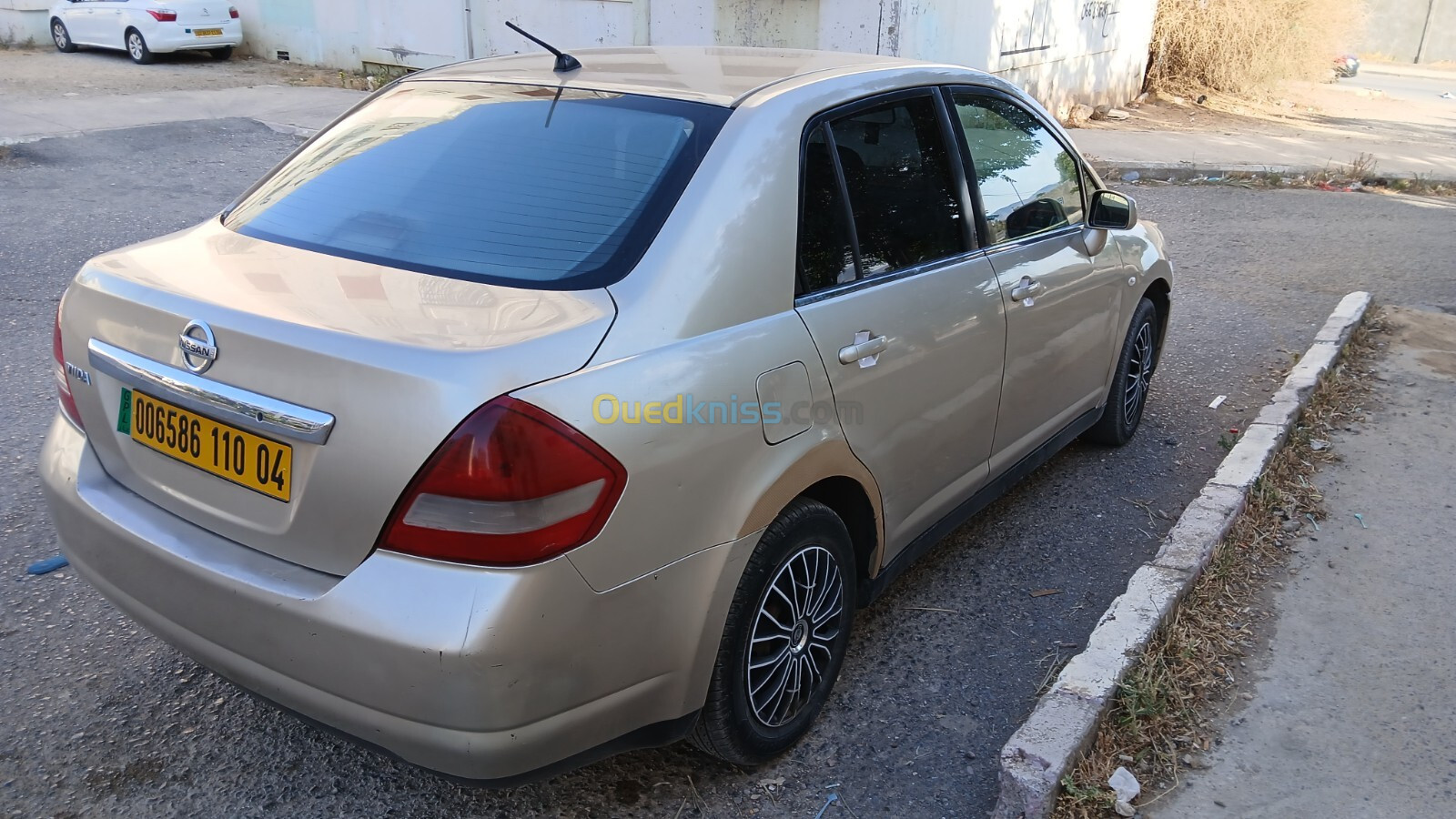 Nissan Tiida 4 portes 2010 Tiida 4 portes