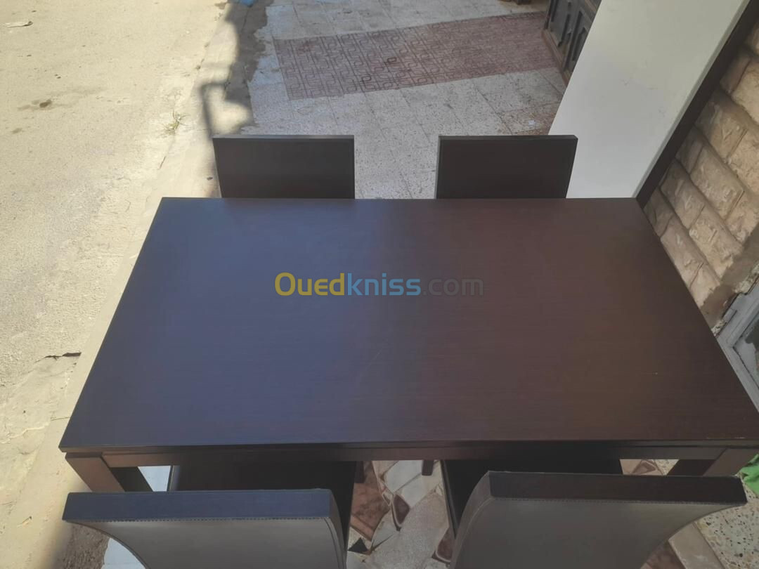 Chaises et tables italiennes de la meilleure qualitéكراسي و طاولات ايطالية افضل جودة