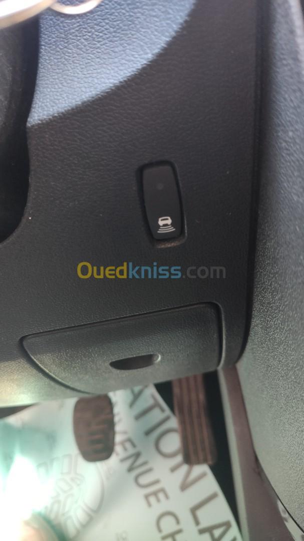 Renault Clio 3 2012 TOMTOM