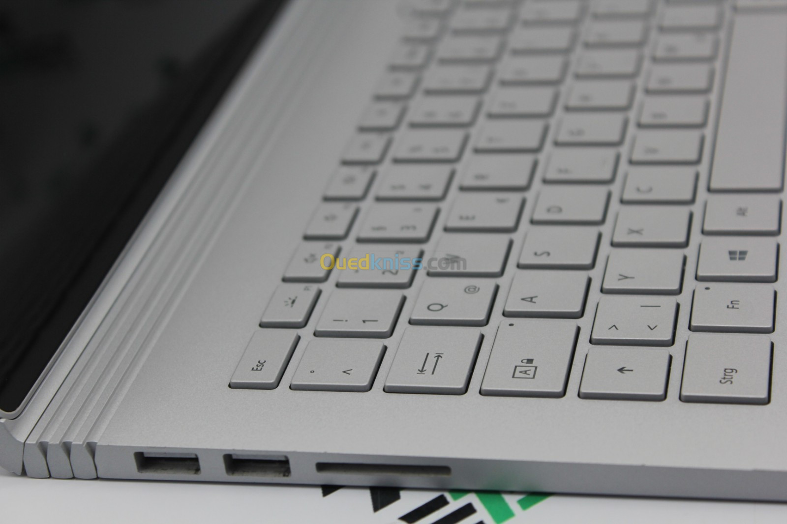 MICROSOFT SURFACE BOOK 3 I5 10th 8GB 256GB SSD 3K TACTILE 