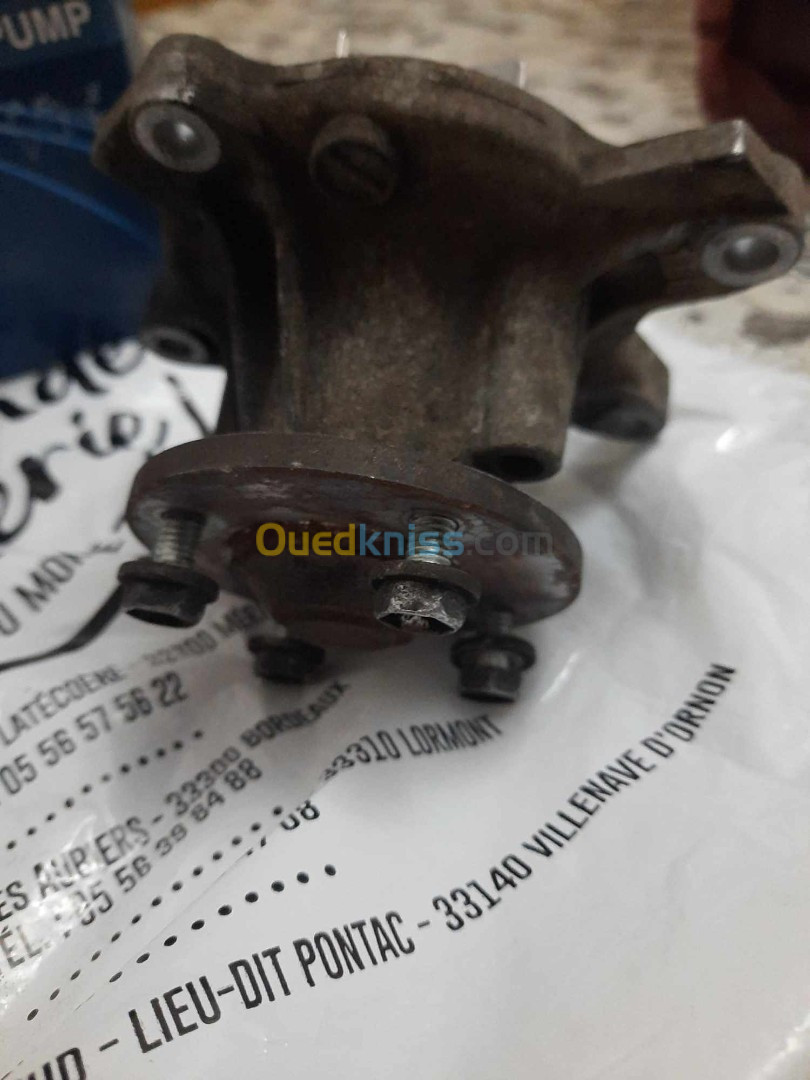 Pompe a eau TOYOTA D4D 2005 d'origine casse France