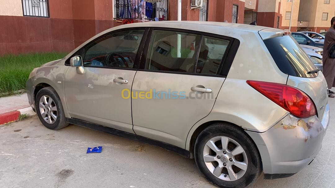 Nissan Tiida 5 portes 2007 1,6