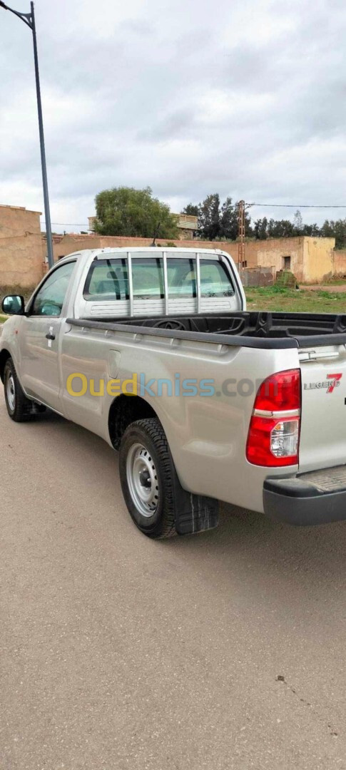 Toyota Hilux 2013 .