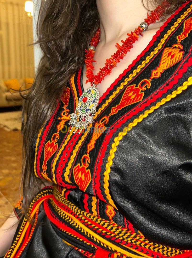 Robe Kabyle traditionnelle en excellent état - Artisanat de qualité