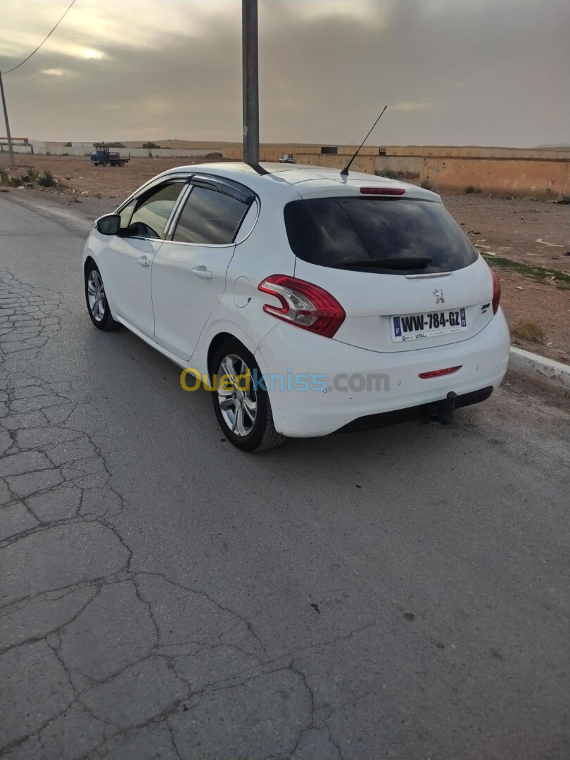 Peugeot 208 2015 Allure