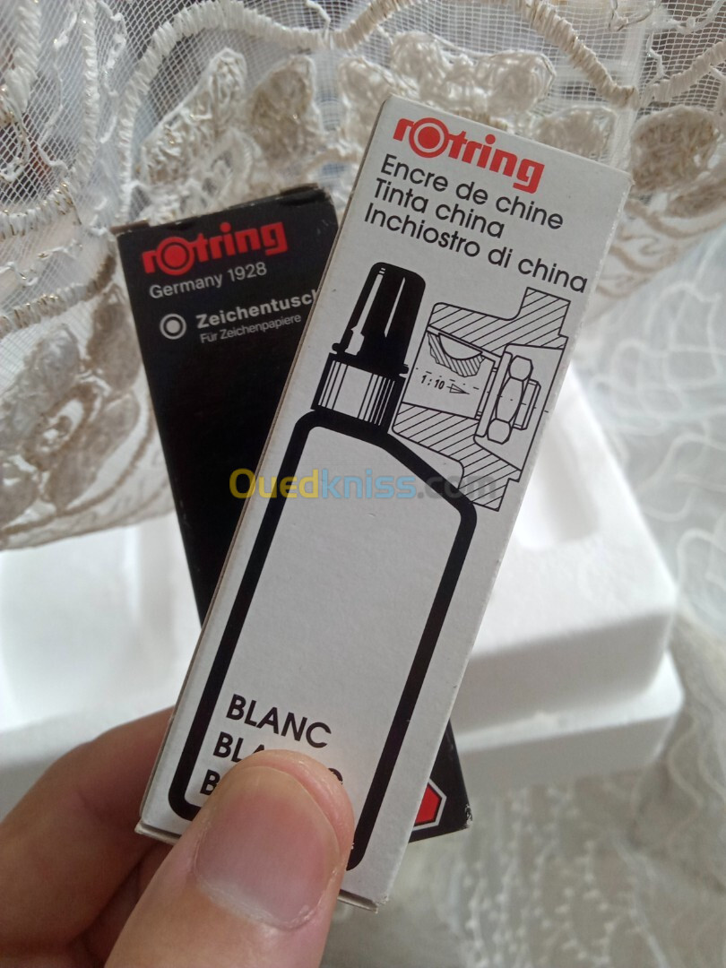 Encre de Chine "Rotring" blanc et rouge 