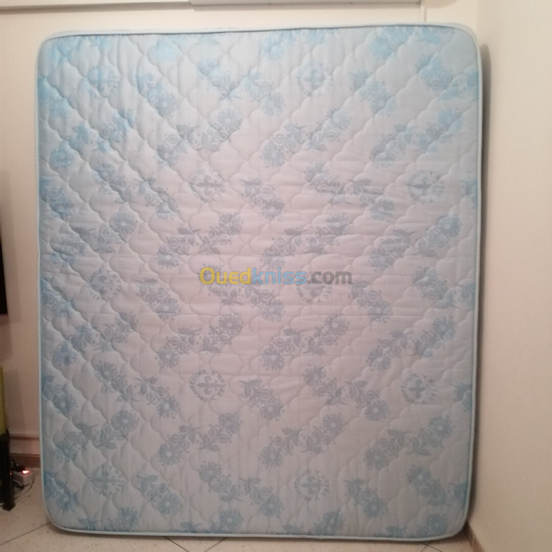 VEND MATELAS DIMENSION 190X160X25