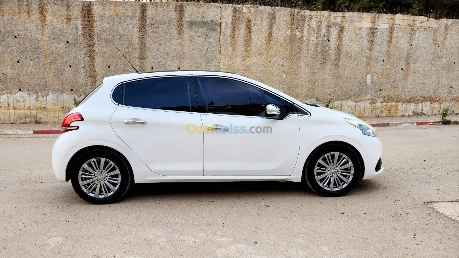 Peugeot 208 2016 Allure Facelift