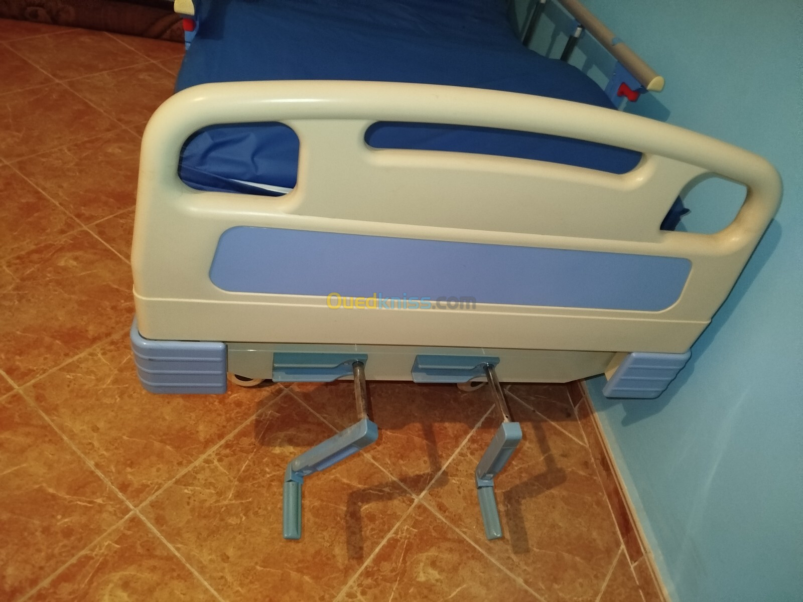 Lit médicalisé + matelas 