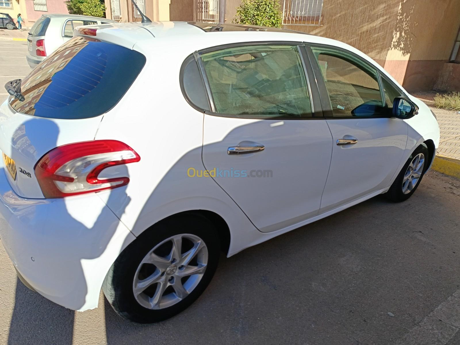 Peugeot 208 2015 Allure