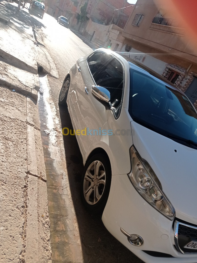 Peugeot 208 2012 Allure