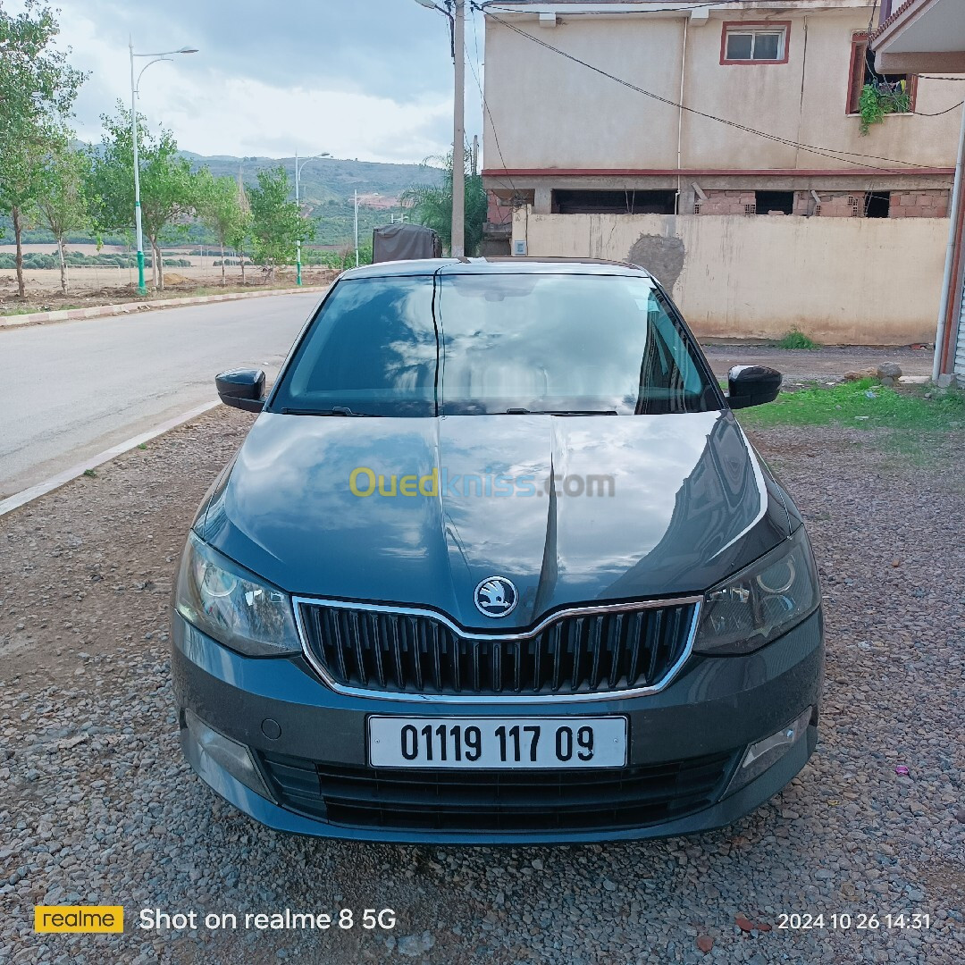 Skoda Fabia 2017 Style (avec toit panoramique)