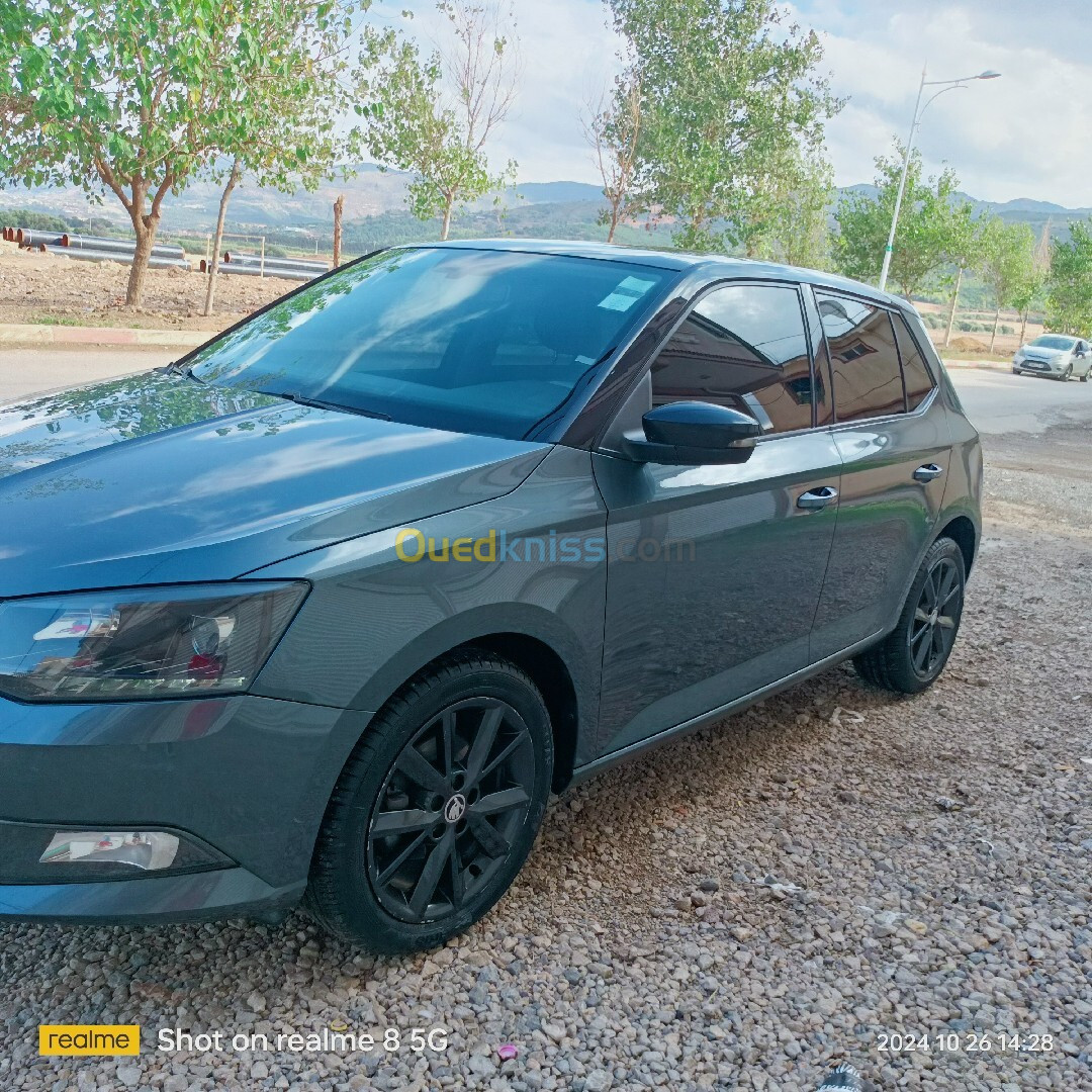 Skoda Fabia 2017 Style (avec toit panoramique)