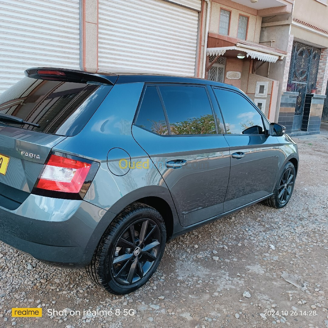 Skoda Fabia 2017 Style (avec toit panoramique)