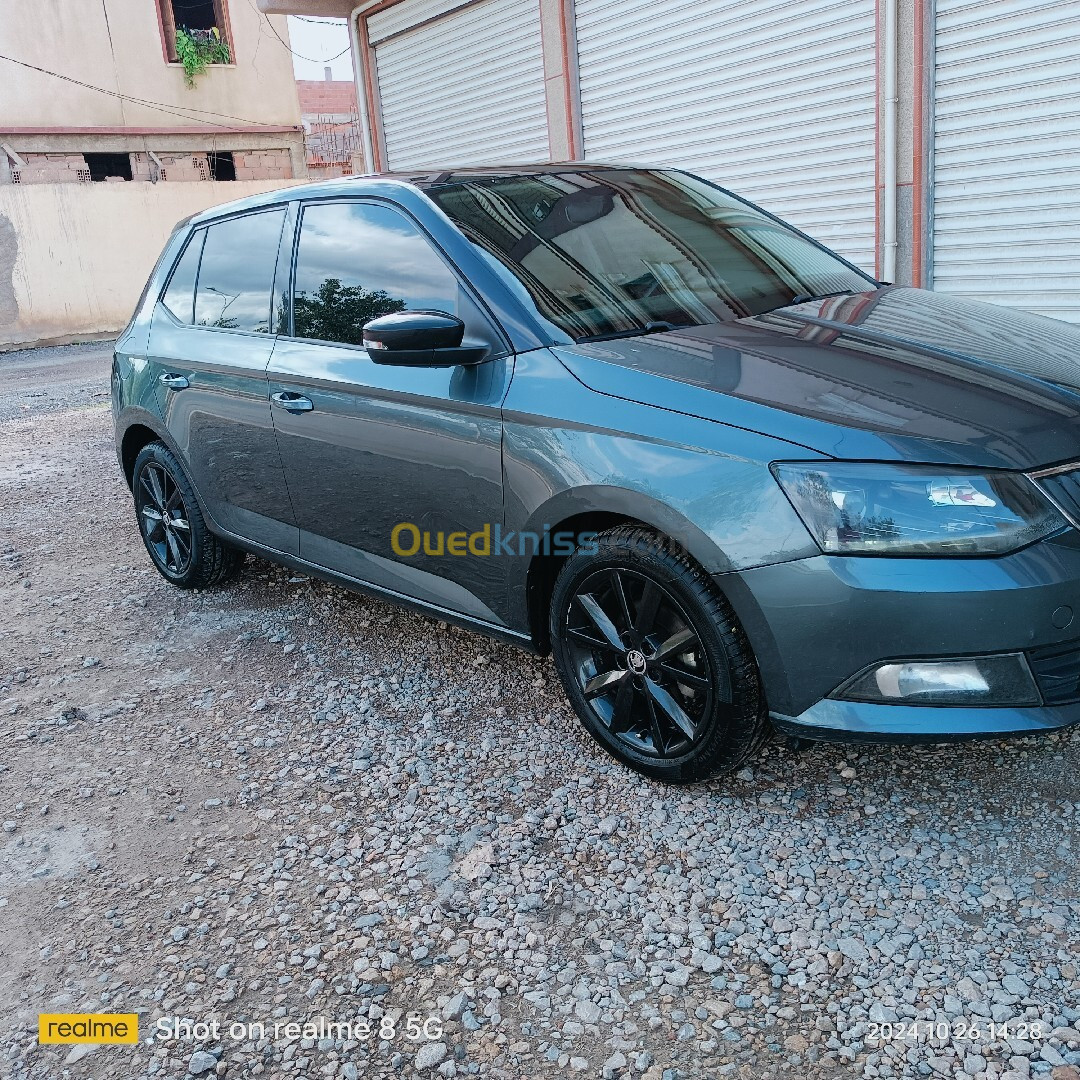 Skoda Fabia 2017 Style (avec toit panoramique)