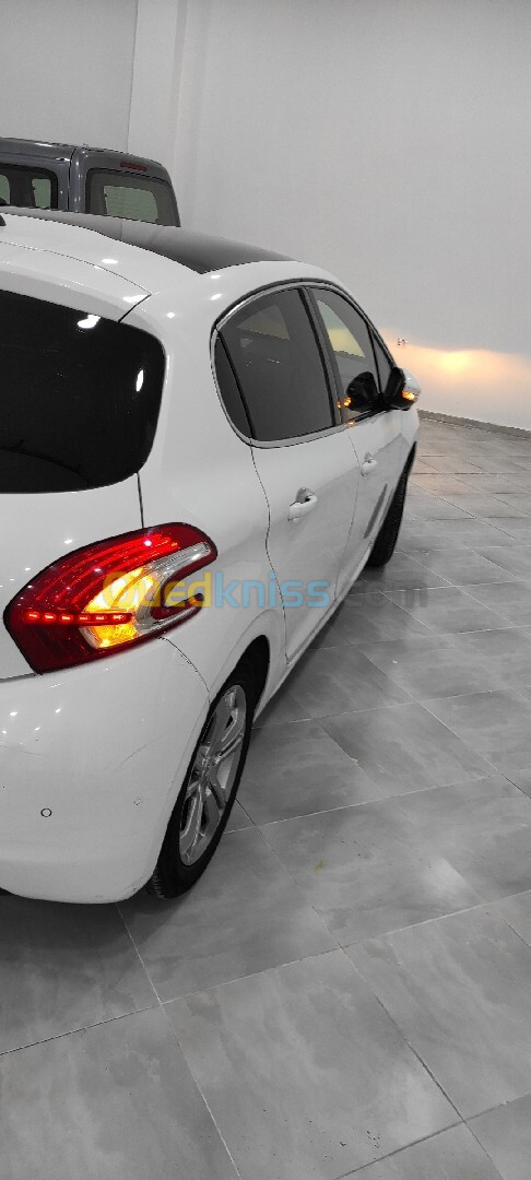 Peugeot 208 2015 Allure