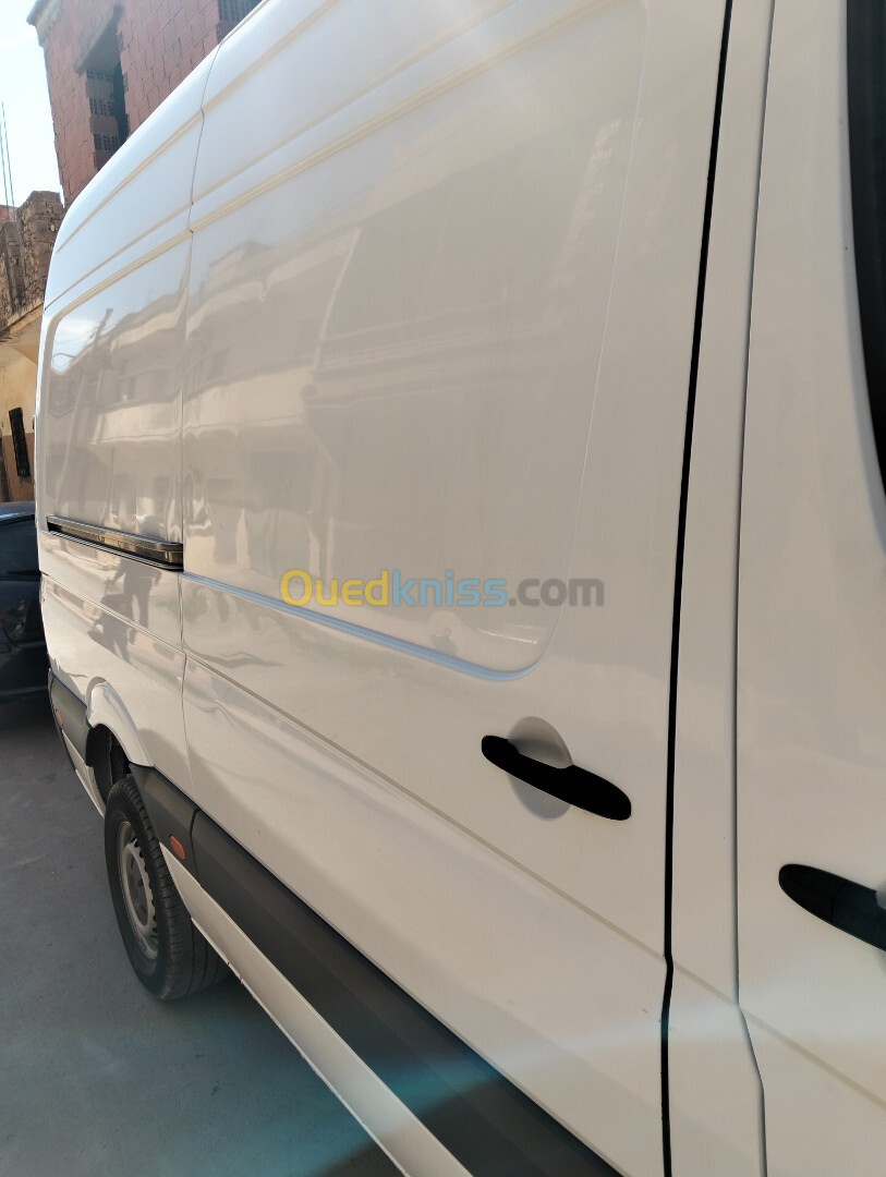 Mercedes Sprinter 2013 Surélevé chassis moyen