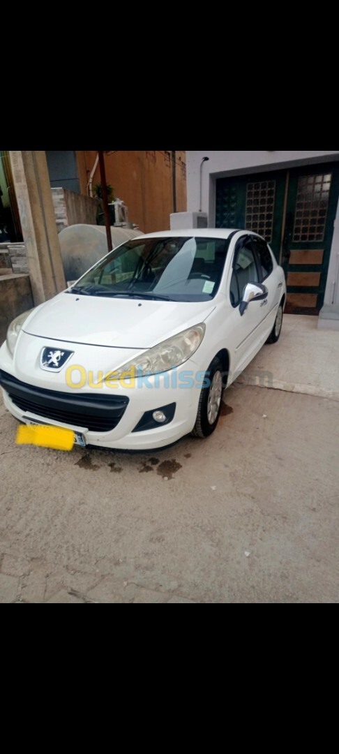 Peugeot 207 2012 Fennec