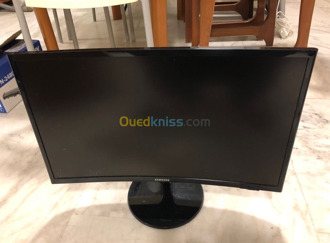 Samasung curved monitor