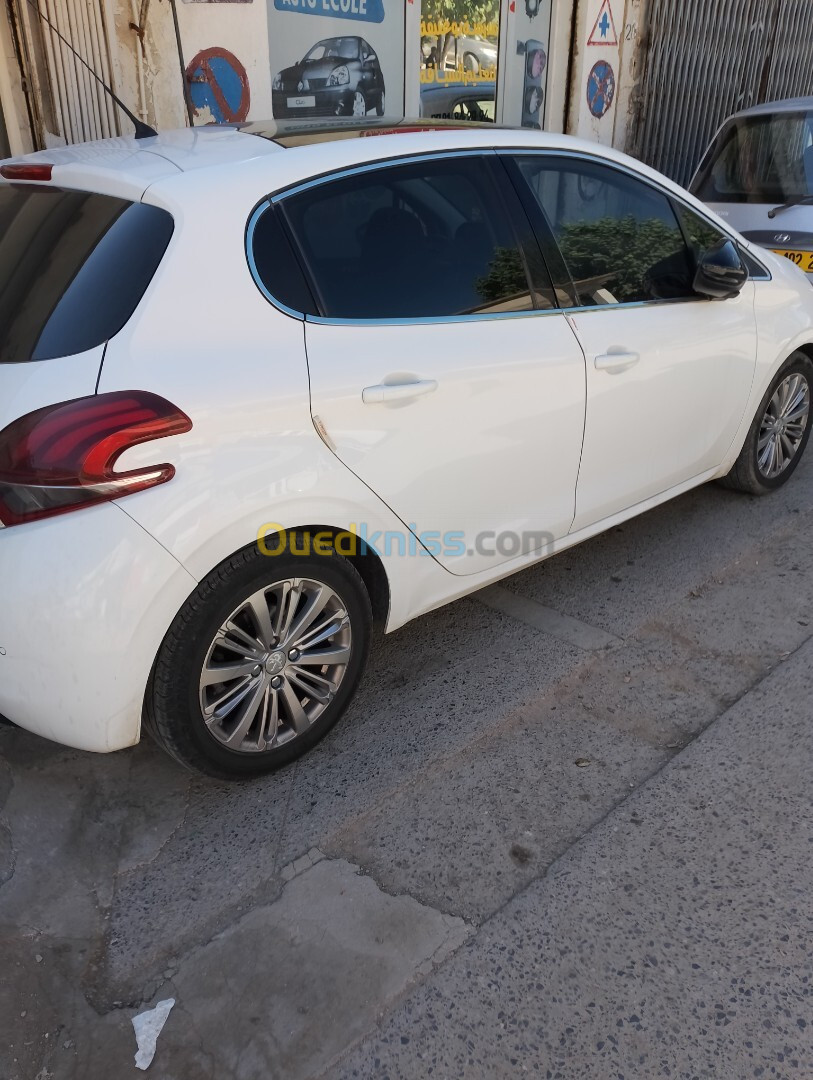 Peugeot 208 2015 208