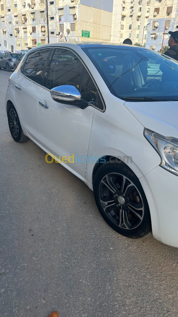 Peugeot 208 2015 Allure