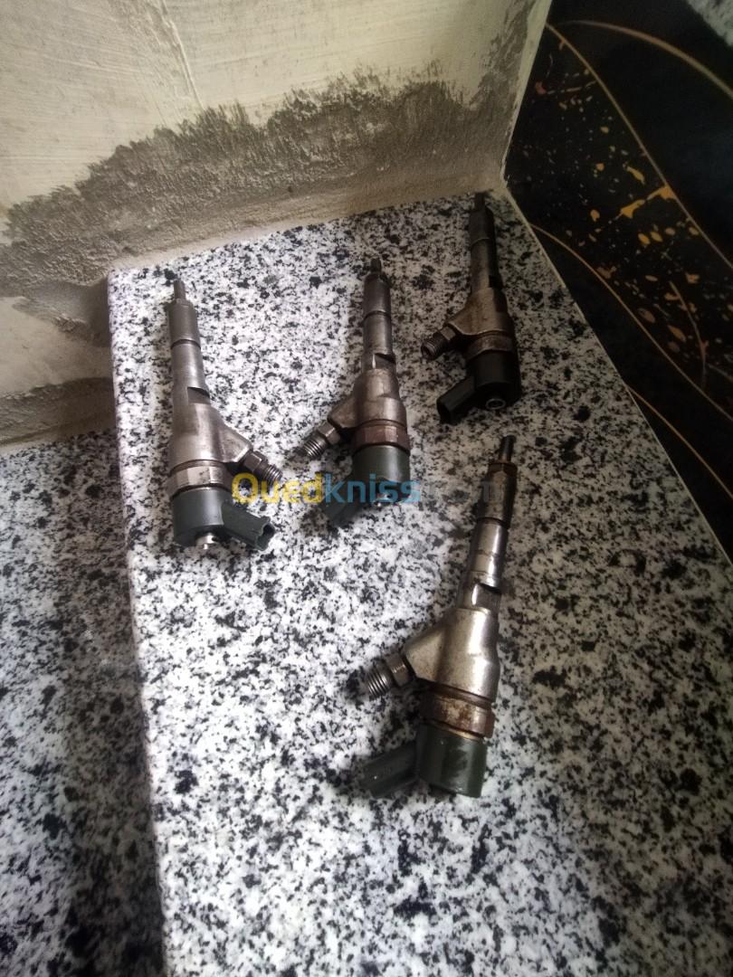 4 injecteur peugot  2L avec pompe HB 