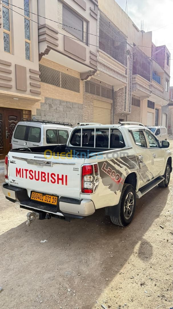 Mitsubishi L200 2021 