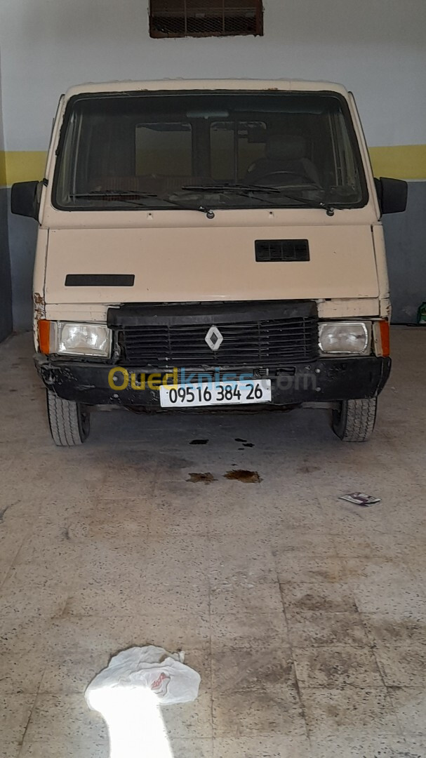 Renault Trafic 1984 Type 2 r18