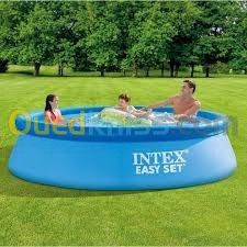 A vendre une piscine gonflable Intex 3.1m