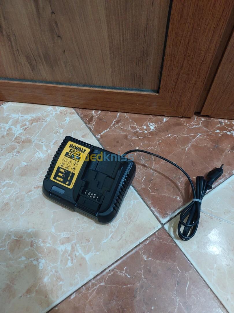 Chargeur Dewalt DCB115 