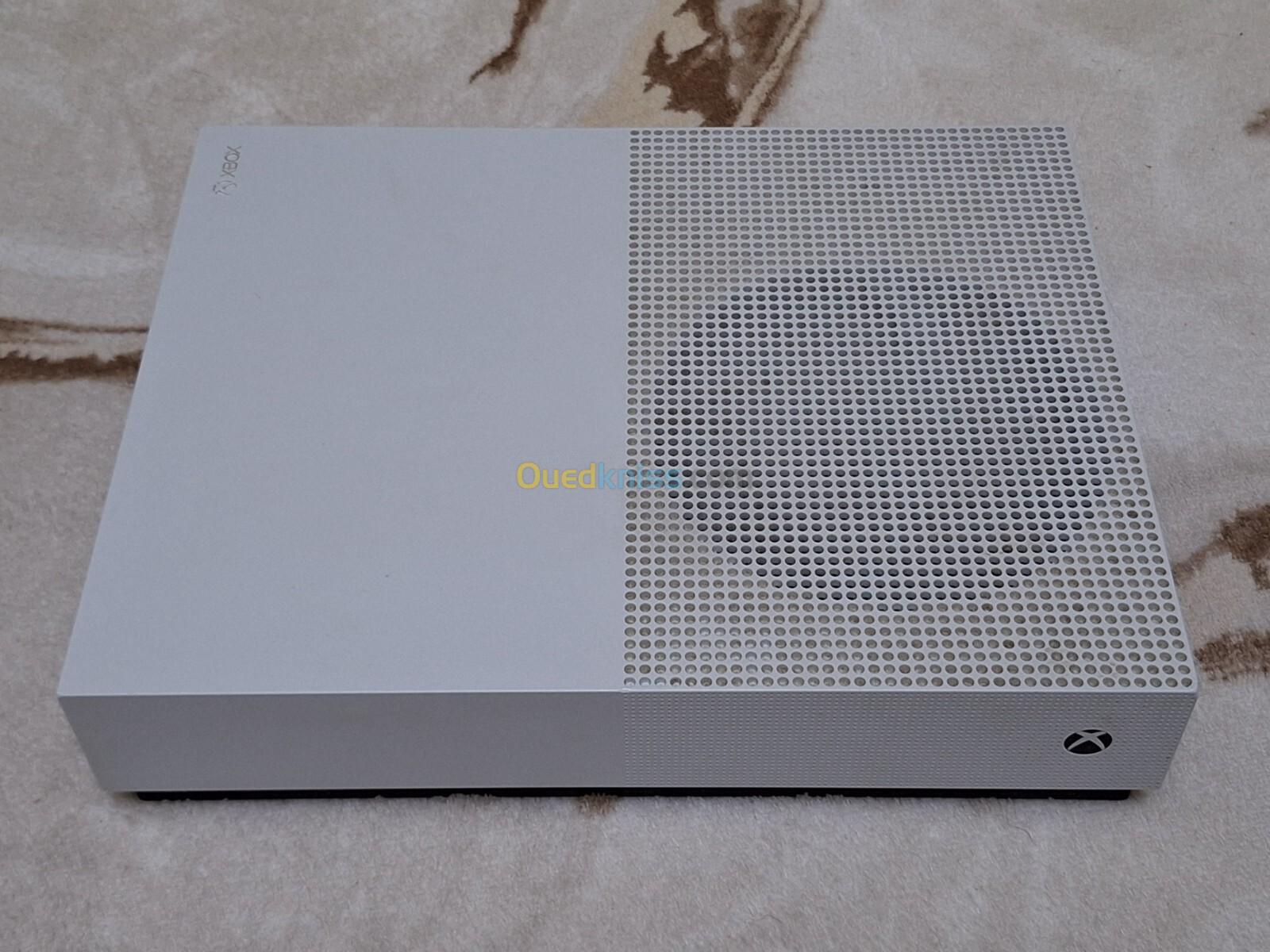 Xbox one s degital 1TB + Game pass