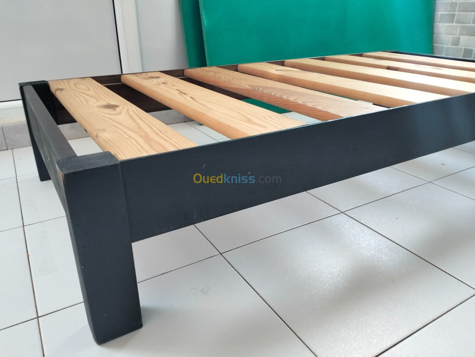 Canapé état comme neuf+ son Matelas sur mesure sur ( offert )