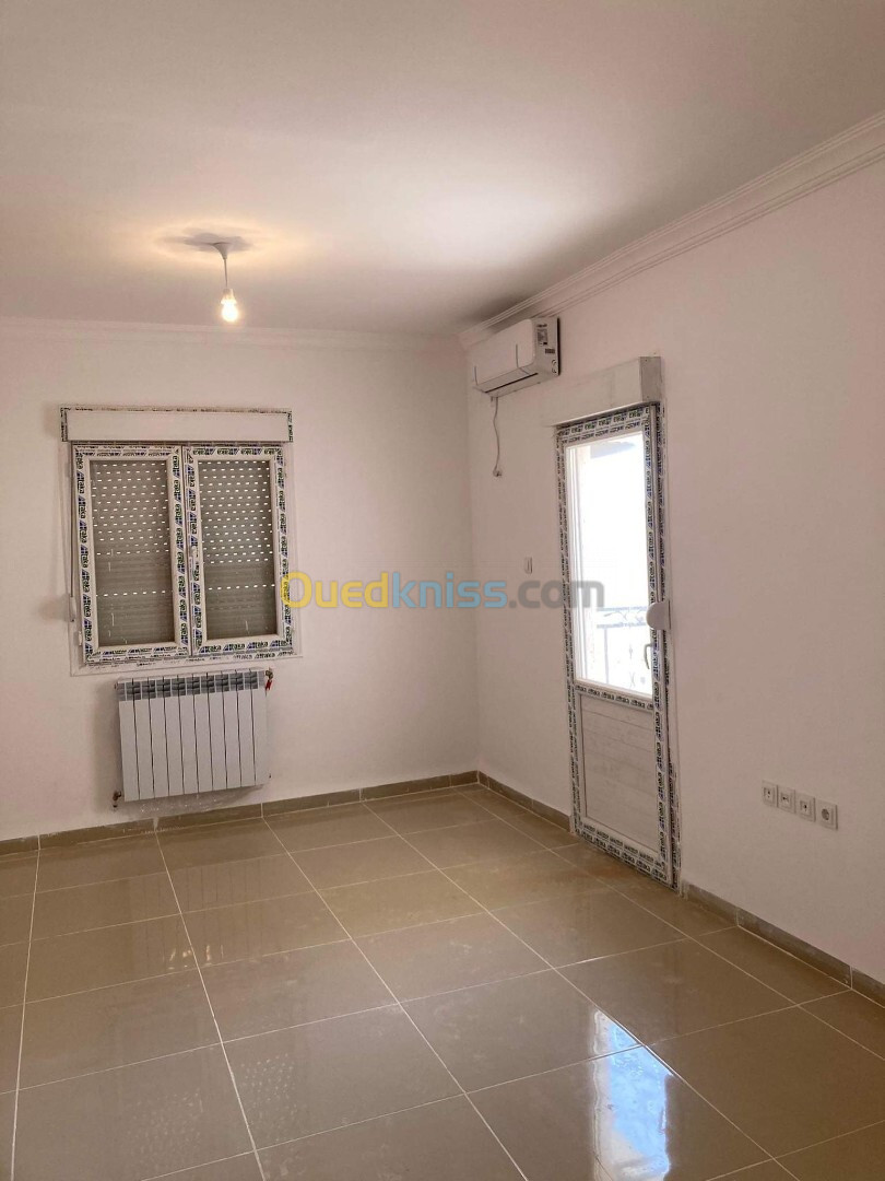 Cherche location Appartement F5 Alger Ain benian