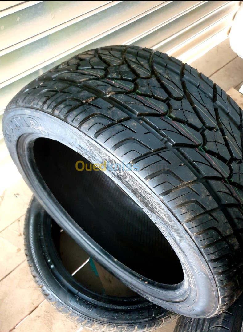 pneu KumHo 275/40R20 tout terrain 