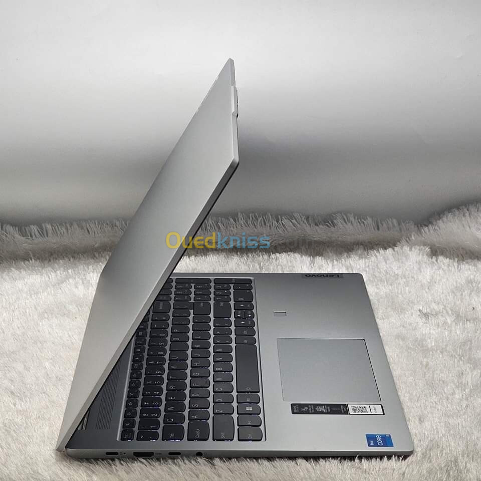 LENOVO IDEAPAD SLIM 5i / 13th i5-1335u / 8GO DDR5 / 512SSD / 16" FHD+