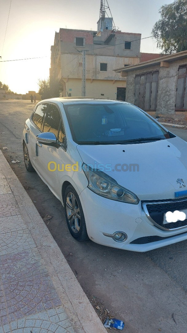 Peugeot 208 2015 Allure