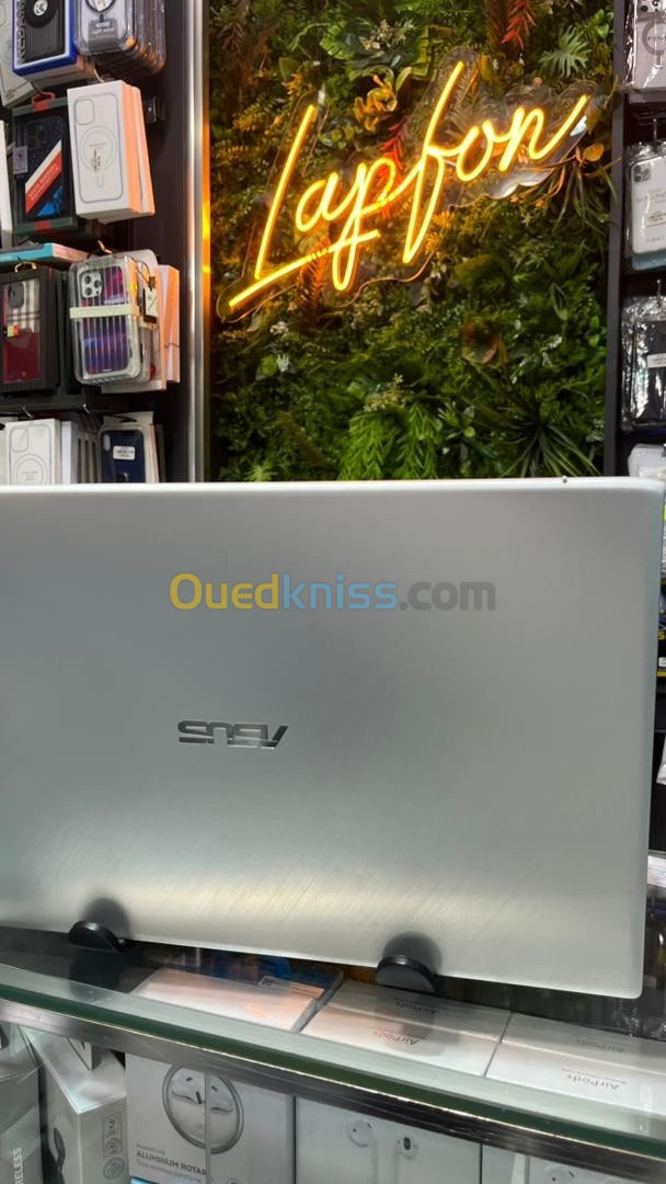 ASUS VIVOBOOK 17 I3 10th 4GB 256GB SSD 17.3 FHD