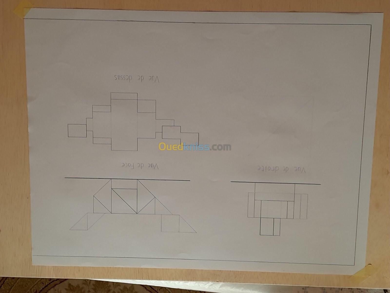 À vendre  : Table à dessin et d'Architecte avec des outils de dessin.