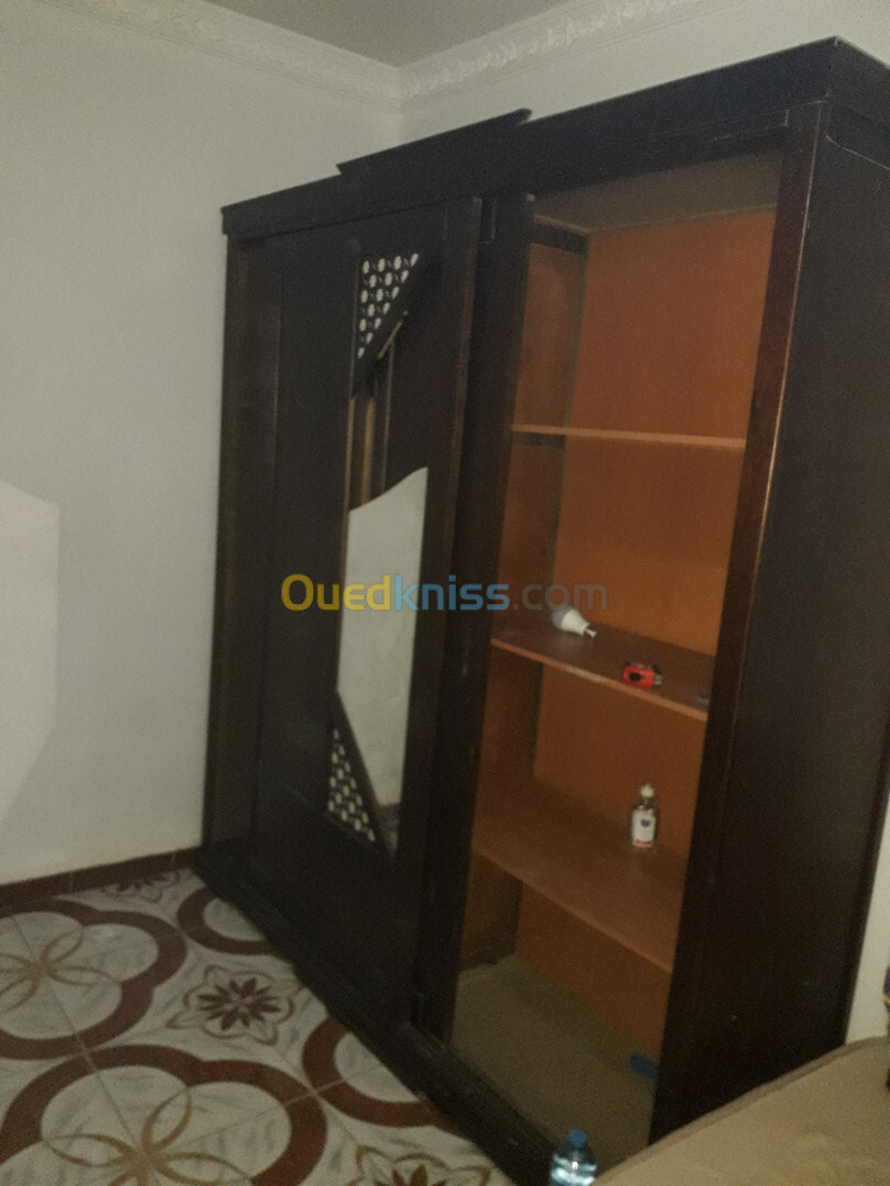 ARMOIRE  DE CHAMBRE A COUCHER