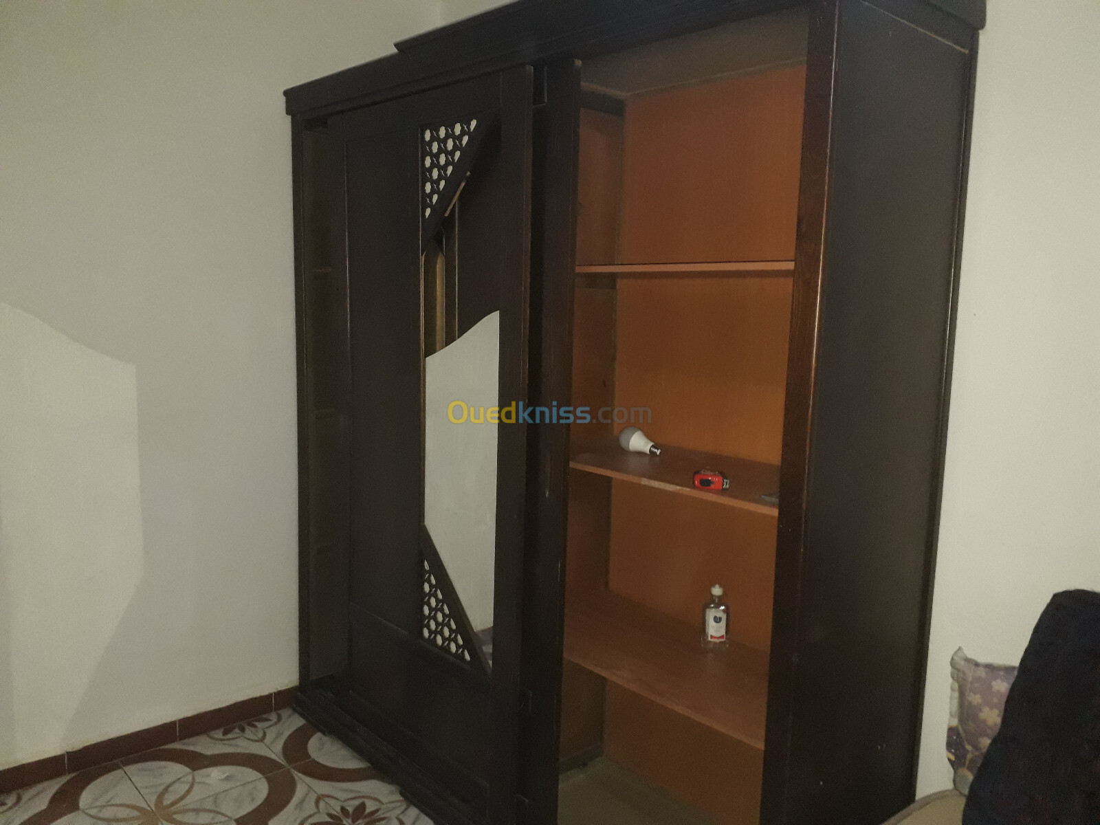 ARMOIRE  DE CHAMBRE A COUCHER