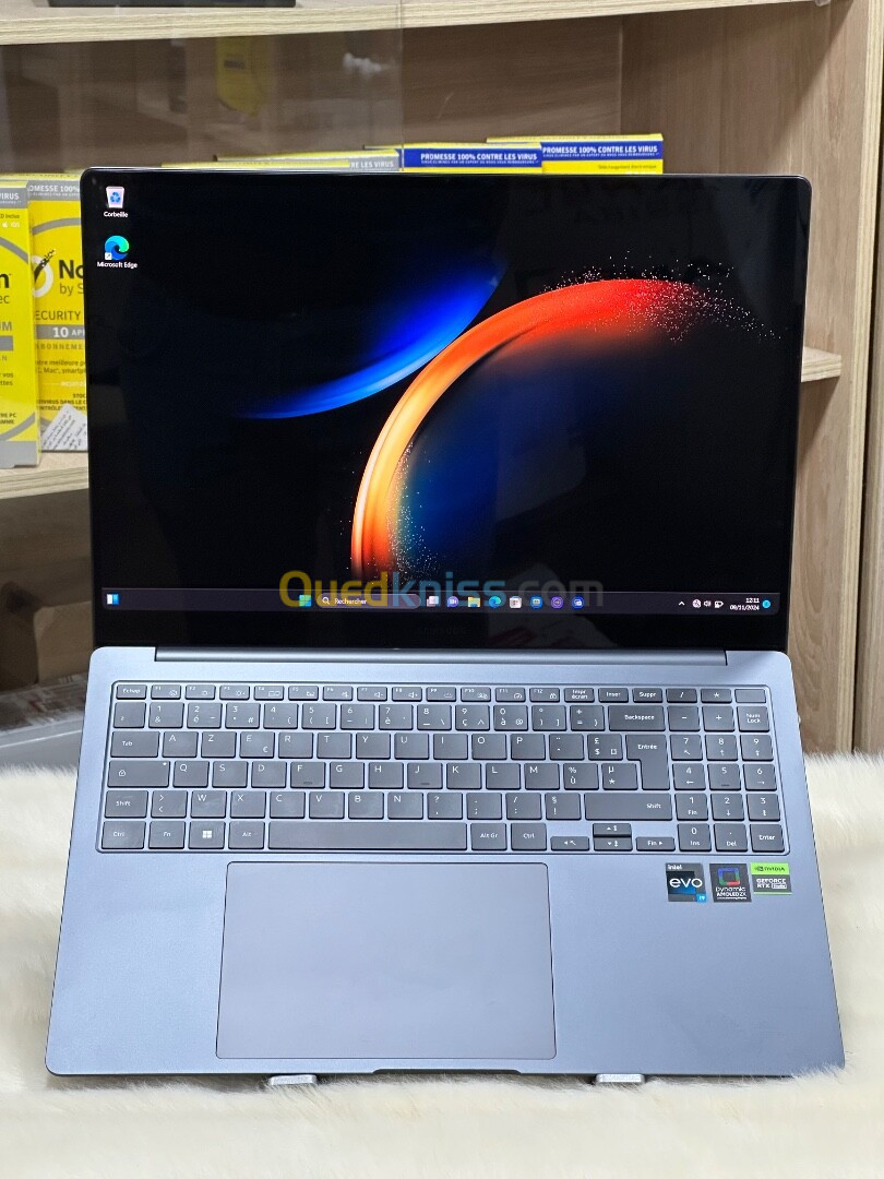 SAMSUNG GALAXYBOOK 3 ULTRA 960XFH I9 13900H 32GO DDR5X 1TO SSD NVIDIA GEFORCE RTX4070 8GO AMOLED