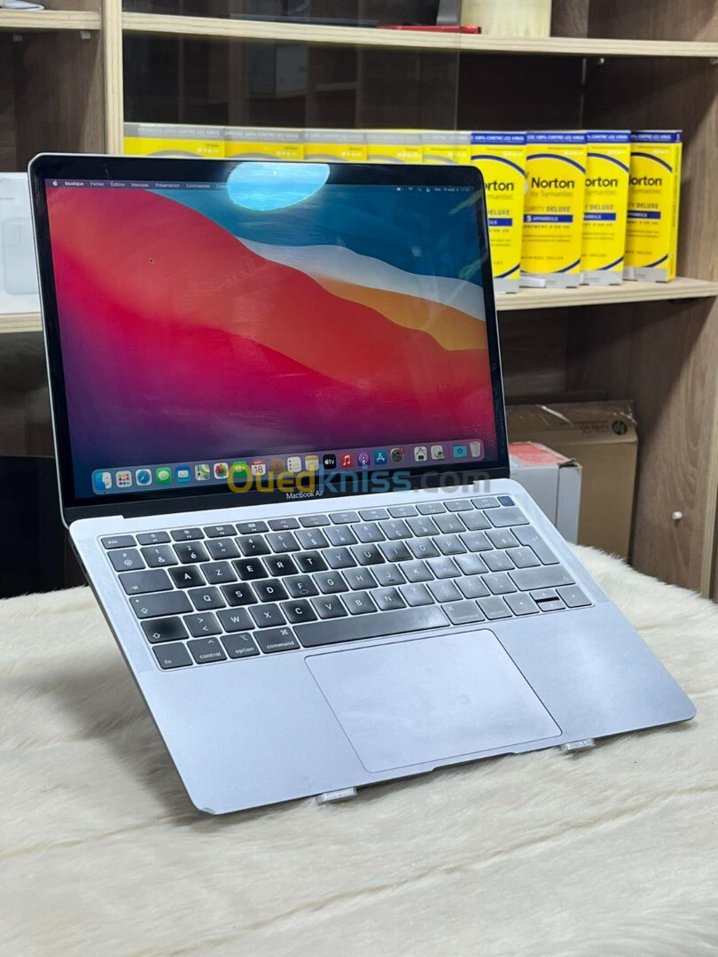 MACBOOK AIR RETINA 13.3" 2019 I5 1.6GHZ 8GO 128GO SSD 13.3" RETINA 3K MAC OS 14.2 SONOMA CYCLE 396 