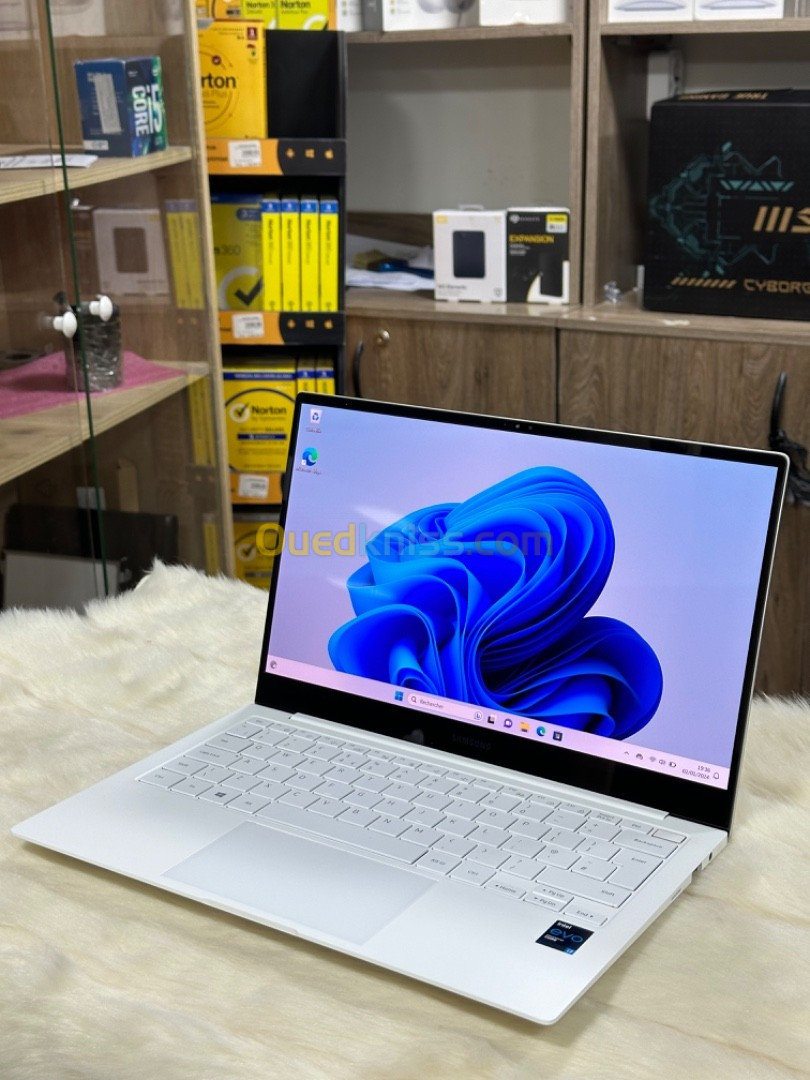 SAMSUNG GALAXYBOOK 930XDB I7 EVO 1165G7 16GO 256GO SSD 