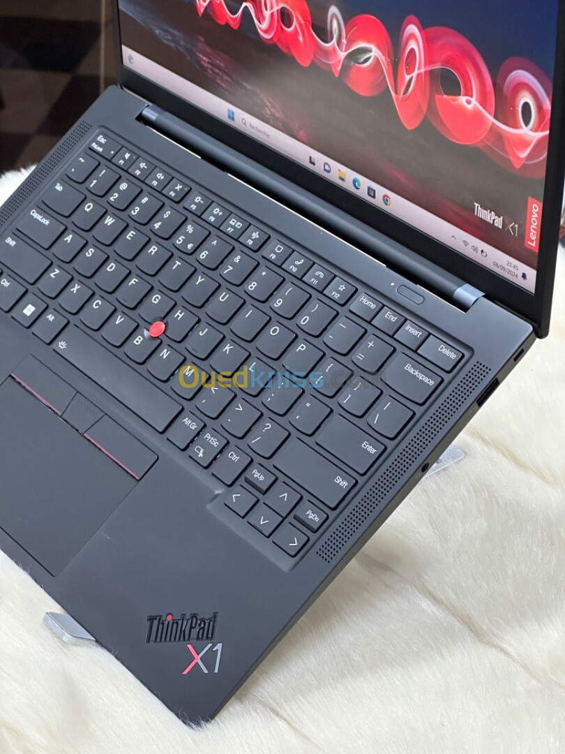 LENOVO THINKPAD X1 CARBON GEN 11 I5 VPRO 1335U 16GO DDR5 6400MHZ 256GO SSD NVME 