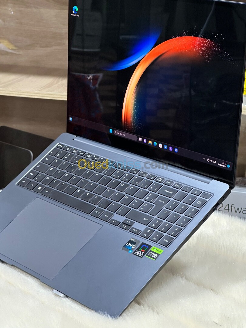 SAMSUNG GALAXYBOOK 3 ULTRA 960XFH I9 13900H 32GO DDR5X 1TO SSD NVIDIA GEFORCE RTX4070 8GO AMOLED