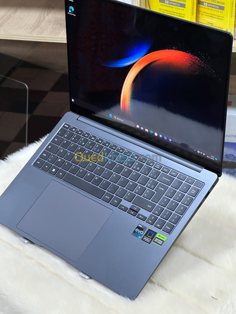 SAMSUNG GALAXYBOOK 3 ULTRA 960XFH I9 13900H 32GO DDR5X 1TO SSD NVIDIA GEFORCE RTX4070 8GO AMOLED