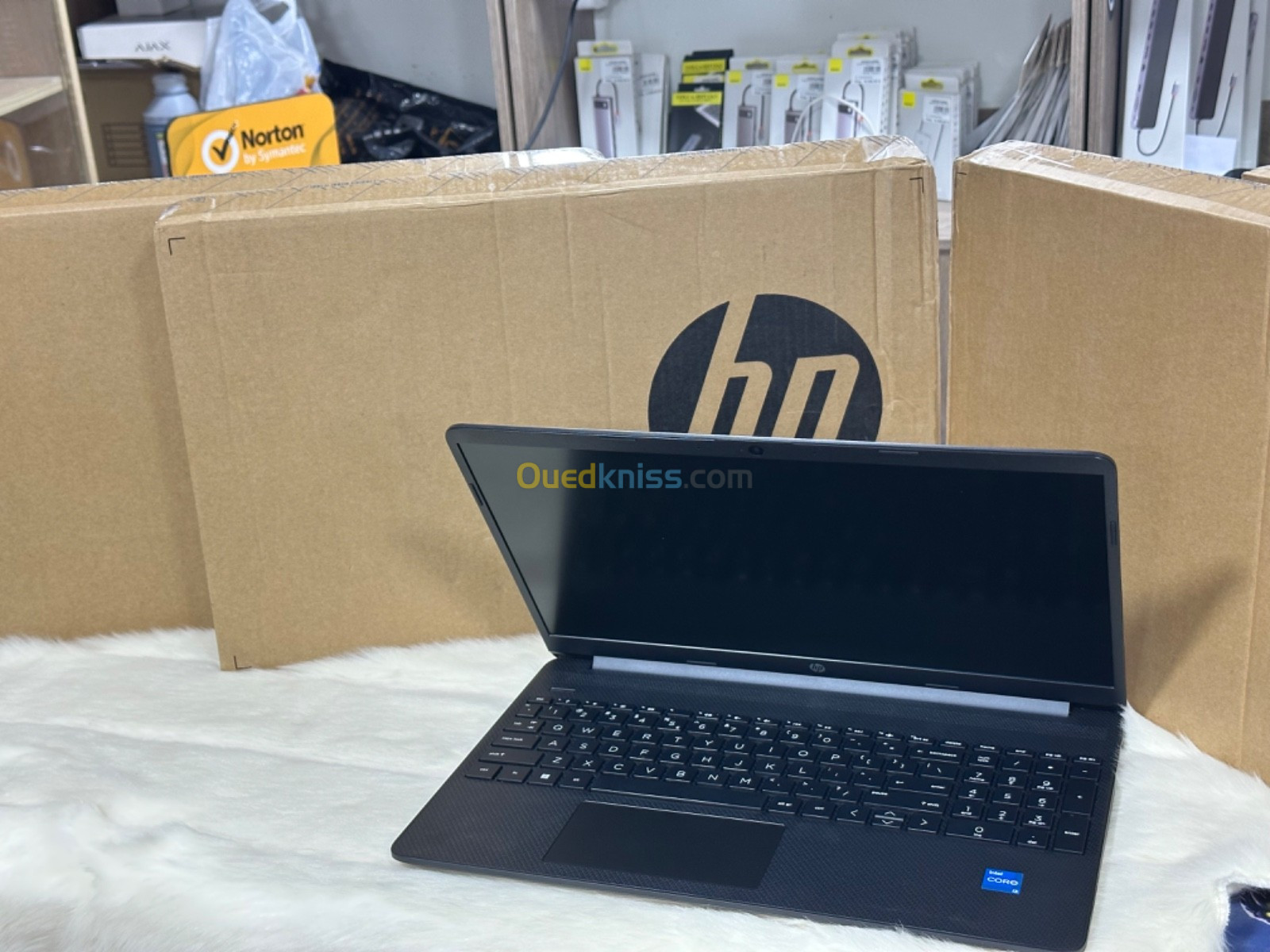 HP LAPTOP 15s-FQ5000NIA I3 1215U 4GO 256GO SSD NEUF SOUS EMBALLAGE 