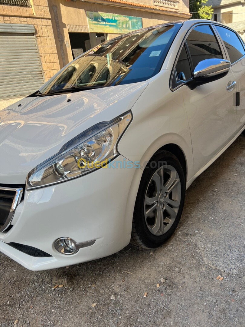 Peugeot 208 2015 